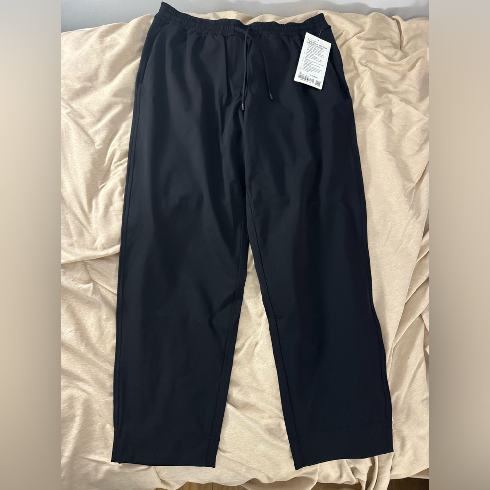 NWT Lululemon Tapered-Leg Mid-Rise 7/8 Pant *Luxtreme in Black, size M